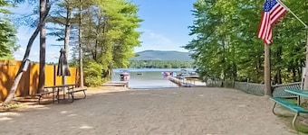 Cozy Dog Friendly Cottage w/ large deck, firepit, partial a/c & walk to lake