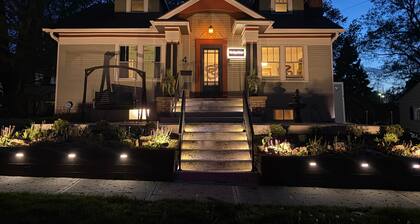 Luxe Historic Gem: Hidden Game Rm, Hot Tub, Sauna