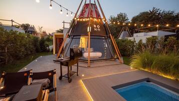 Deluxe Villa, Private Pool, River View | Desk
