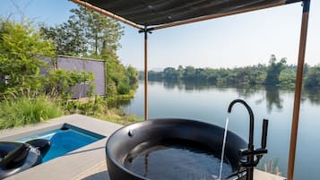 Villa Deluxe, piscine privée, vue fleuve | Baignoire relaxante profonde