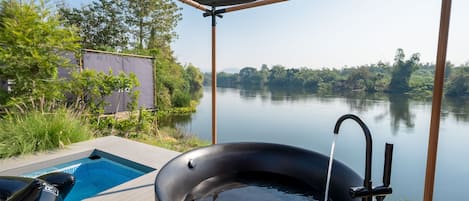 Deluxe villa, privézwembad, uitzicht op rivier | Extradiep bad