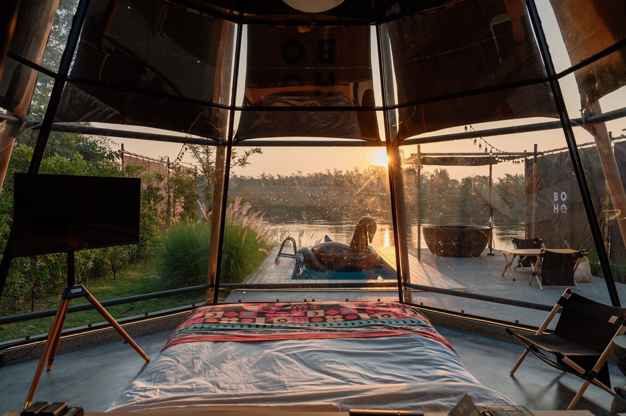 Deluxe Villa, Private Pool, River View | Desk, rollaway beds (surcharge), bed sheets