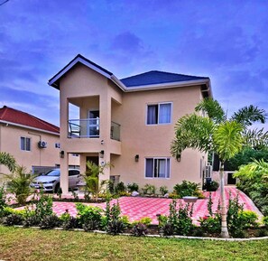 Exterior - Tranquility Loft, Ocho Rios, Solar Powered (Ocho Rios)