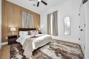 2 bedrooms, iron/ironing board, WiFi, bed sheets - 2BR w Ensuite Baths + 7 Min to NRG (Houston)