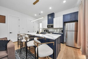 Private kitchen - 2BR w Ensuite Baths + 7 Min to NRG (Houston)