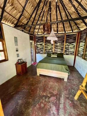 Familiehytte, hageutsikt