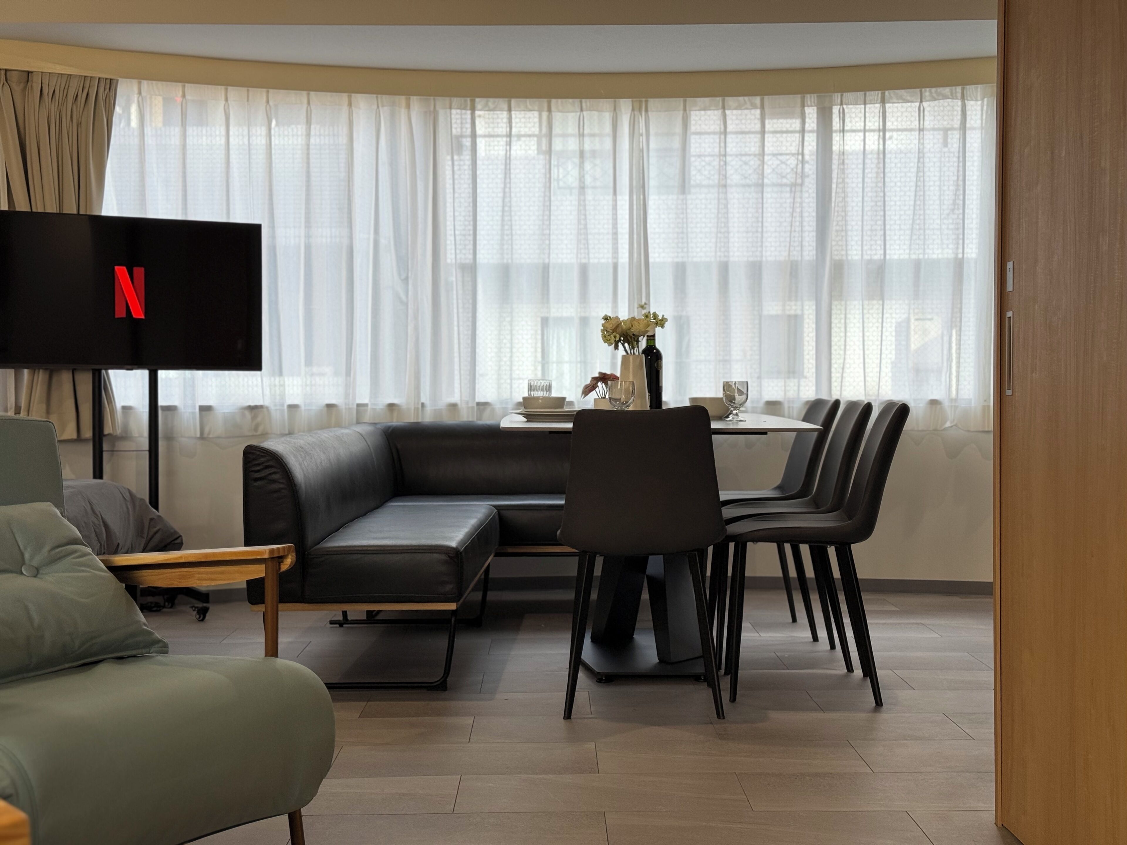 Deluxe Apartment, 1 Bedroom, City View | In-room dining