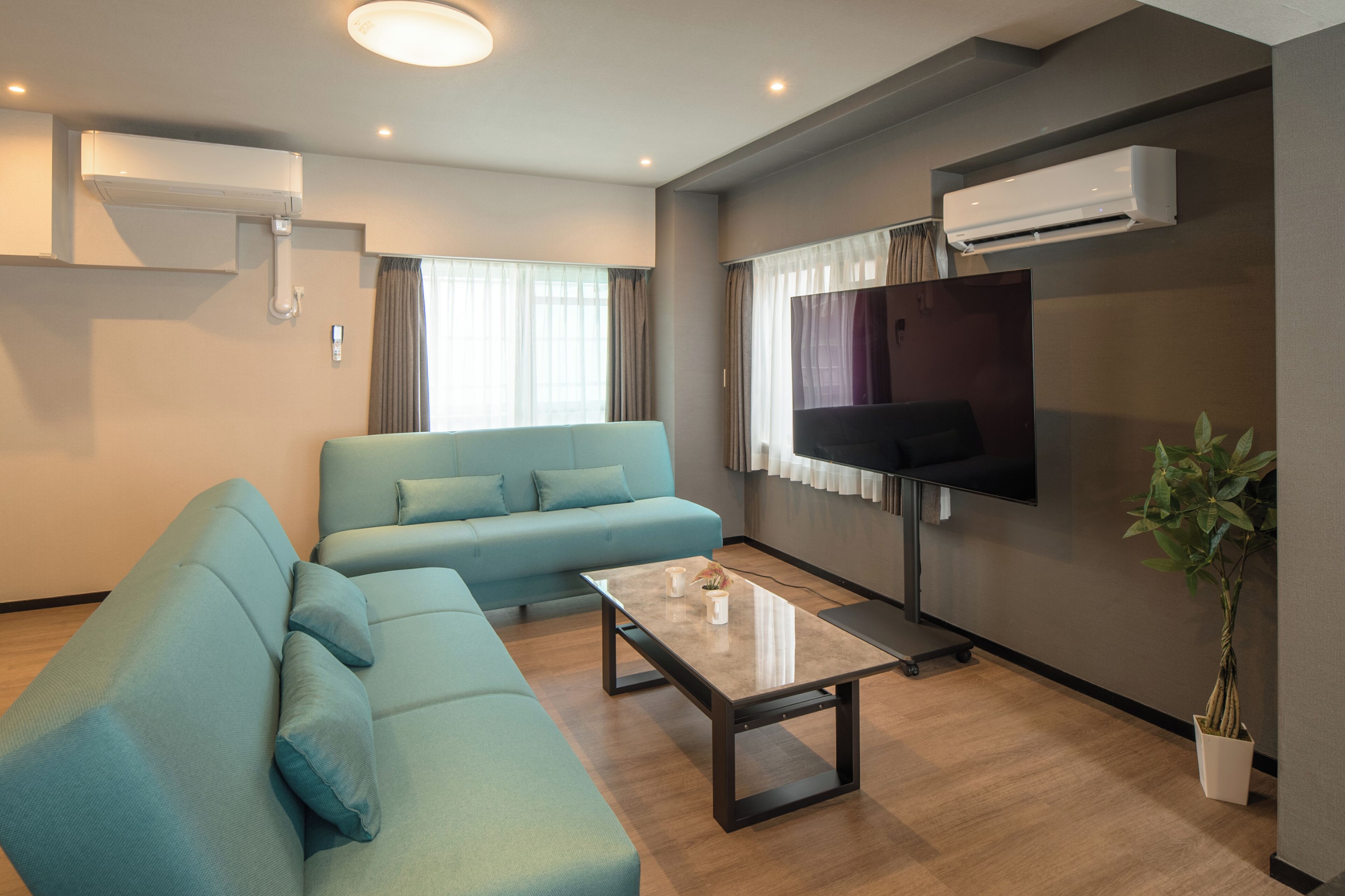 Deluxe Apartment, 2 Bedrooms, City View | Living area