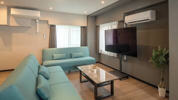 Deluxe Apartment, 2 Bedrooms, City View | Living area