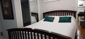 Room - 2 cozy bedrooms basement apartment (Richmond Hill)