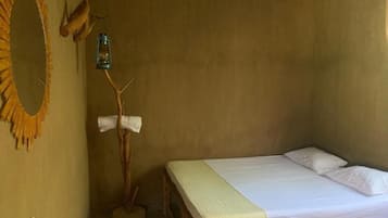 Phòng đôi tiện nghi đơn giản, sân hiên, quang cảnh vườn