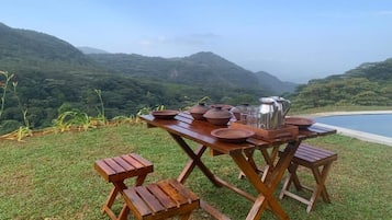 Khu ẩm thực ngoài trời