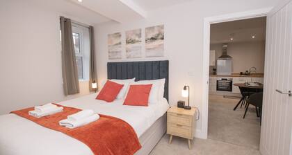 Cosy Chic 1BR Haven in Hull Centre Near Marina