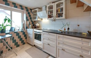 Fridge, microwave, oven, stovetop - Beautiful home in Osby with WiFi (Osby)