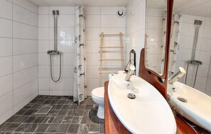Shower - Beautiful home in Osby with WiFi (Osby)