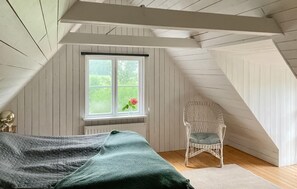 7 bedrooms, travel cot, free WiFi - Nice home in Borrby with sauna (Borrby)