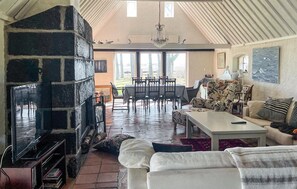 TV, fireplace - Nice home in Borrby with sauna (Borrby)