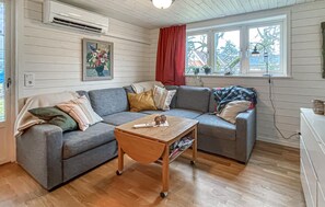 TV - Stunning home in Halmstad with WiFi (Halmstad)