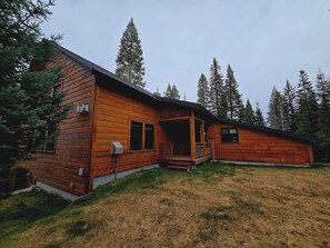 Exterior - Cedar's Fairway Lodge, Pets Welcome, Pool & Hotub (McCall)