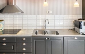 Fridge, microwave, oven, stovetop - Lovely home in Tingsryd with WiFi (Tingsryd)