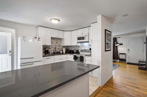 Spacious 3BR Home, Sleeps 6, Near Denver&Red Rocks