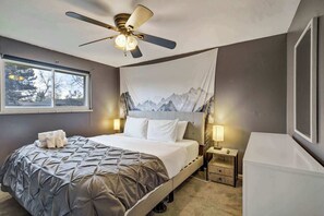 3 bedrooms, desk, iron/ironing board, WiFi - Spacious 3BR Home, Sleeps 6, Near Denver&Red Rocks (Arvada)