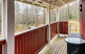Property grounds - Awesome home in Fristad with WiFi (Fristad)