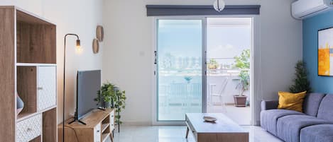 Apartment, 2 Schlafzimmer, Küche, Stadtblick | Wohnbereich