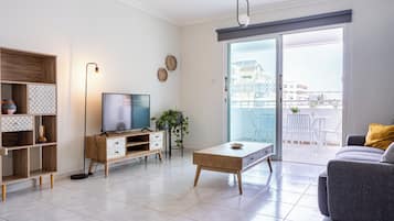 Apartment, 2 Bedrooms, Kitchen, City View | Living area | Smart TV, Netflix, streaming services