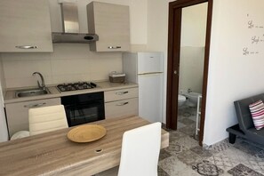 Fridge, oven - La Pennichella Apartments - La Pennichella Apartments - Terra (Nardo)
