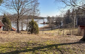 Property grounds - Gorgeous home in Nyköping with house sea view (Nyköping)