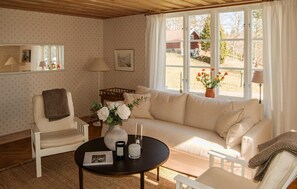 TV, fireplace - Gorgeous home in Nyköping with house sea view (Nyköping)