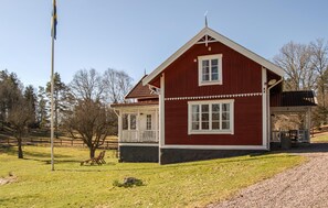 Exterior - Amazing home in Nyköping with house sea view (Nyköping)