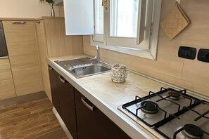 Fridge, oven - La Pennichella Apartments - La Pennichella Apartments - Sole (Nardo)