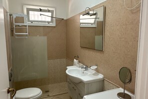 Een douche, een haardroger, een bidet