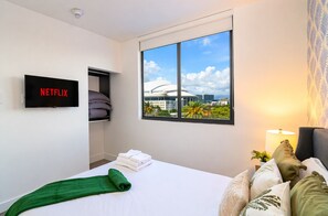 2 slaapkamers, een strijkplank/strijkijzer, reisbedje, gratis wifi