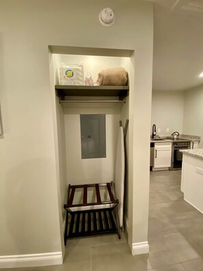 Interior - The Cambridge Cottage - Willo Historic District (Phoenix)