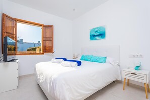 4 chambres, fer et planche à repasser, Wi-Fi gratuit, draps fournis