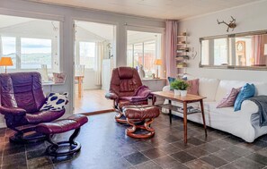TV, fireplace - Awesome home in Molkom with lake view (Molkom)