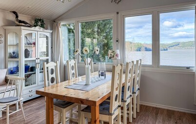 Awesome home in Molkom with lake view
