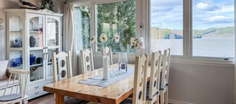 Awesome home in Molkom with lake view