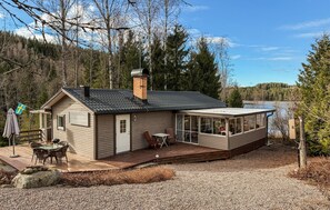 Exterior - Awesome home in Molkom with lake view (Molkom)