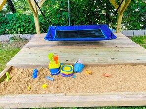 Children’s area - Your Sweet Home in Pitt with King Beds and Free Parking near City (Pittsburgh)