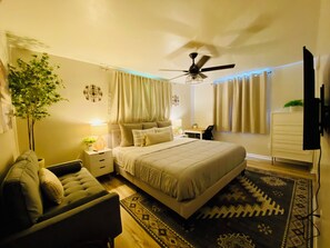 5 bedrooms, desk, iron/ironing board, travel cot - Your Sweet Home in Pitt with King Beds and Free Parking near City (Pittsburgh)