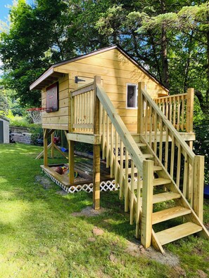 Children’s area - Your Sweet Home in Pitt with King Beds and Free Parking near City (Pittsburgh)