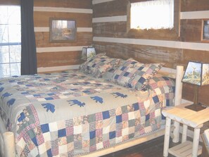 Room - Private but convient location-unique furniture made by owner-EV charger-pets (Pigeon Forge)