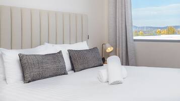 1 habitación, tabla de planchar con plancha, wifi gratis y ropa de cama