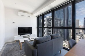 Living area - LTT 2905 Awesome 1-bedroom apartment with City View in Melbourne (Melbourne)