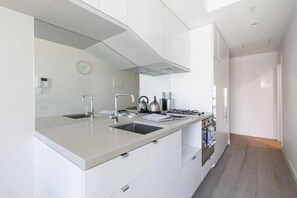 Private kitchen - LTT 2905 Awesome 1-bedroom apartment with City View in Melbourne (Melbourne)