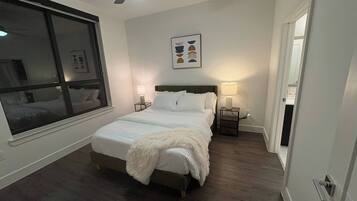 2 habitaciones, tabla de planchar con plancha, wifi y ropa de cama